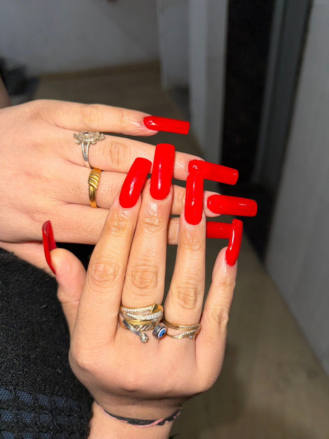 5 SOLID NAIL COLOURS EVERYONE SHOULD TRY
