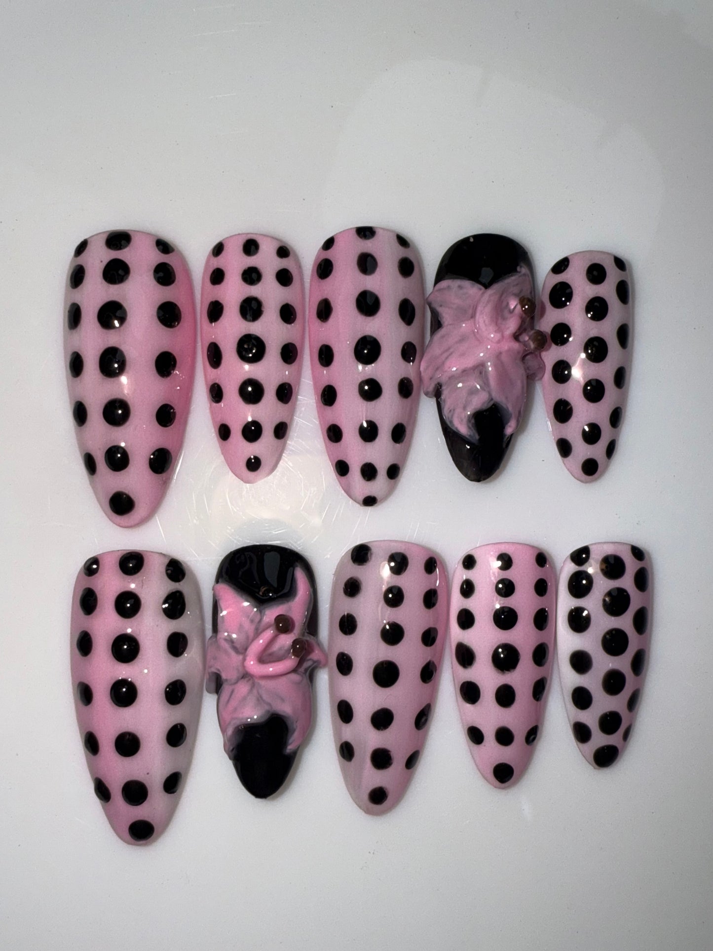 PINKTRIGUE