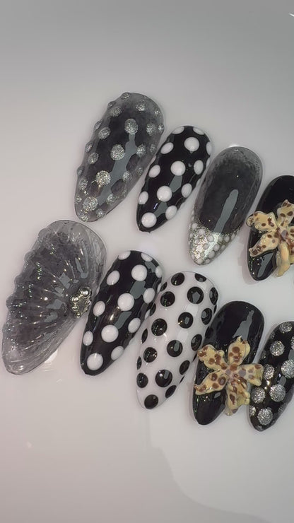DOTS & WILD BLOOMS
