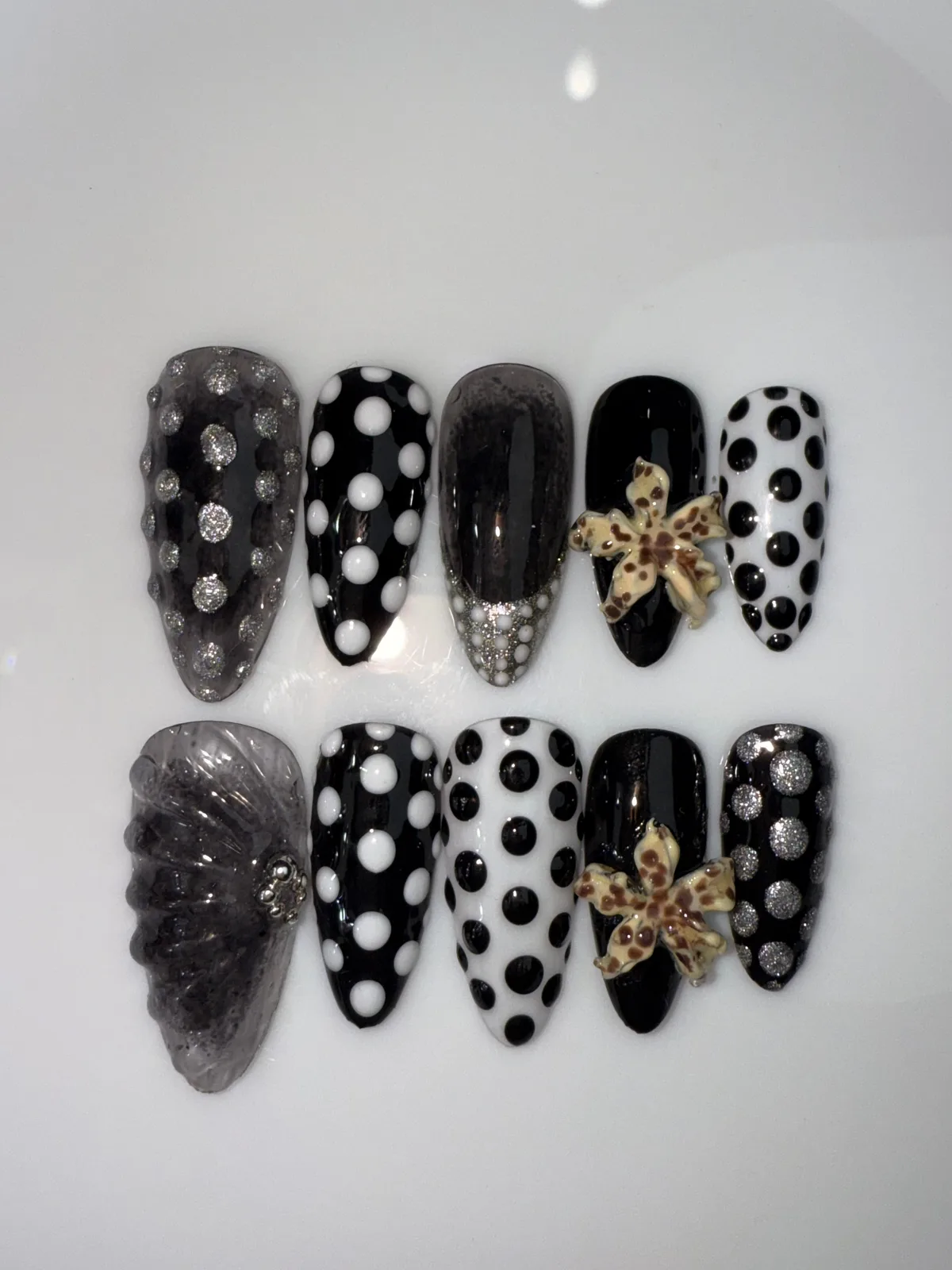 DOTS & WILD BLOOMS. View 6 of 6