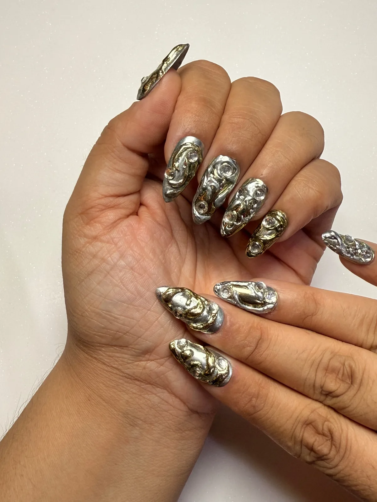 DUALITY OF CHROME. View 3 of 7